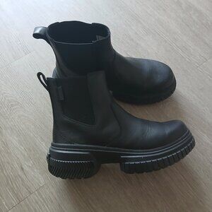 NWT GREAT COMFORTABLE PLATFORM SOREL ONA AVE BOOTS!!!